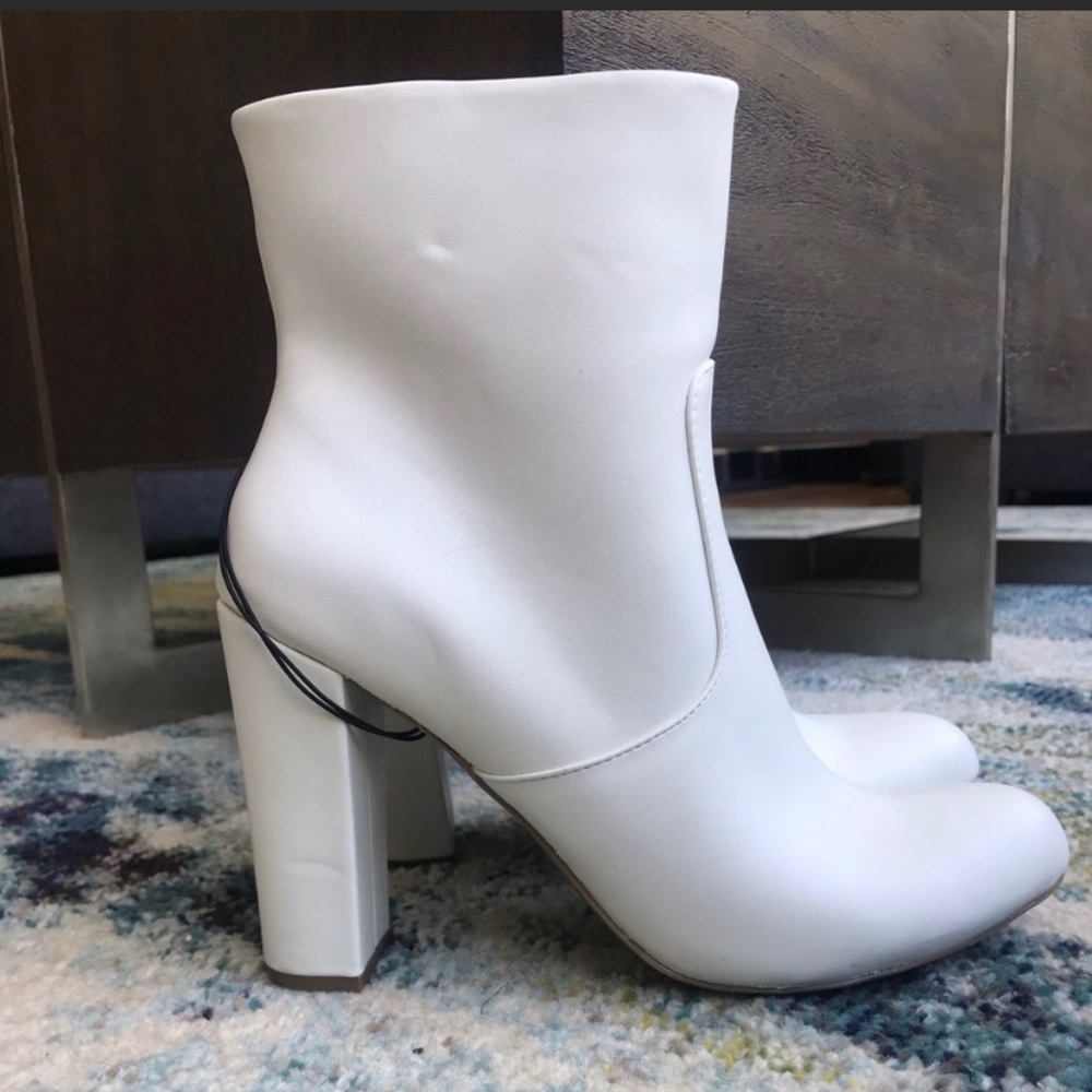 A New Day white, heeled bootie.  Women’s 10(US)